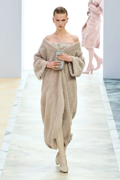 Look 25